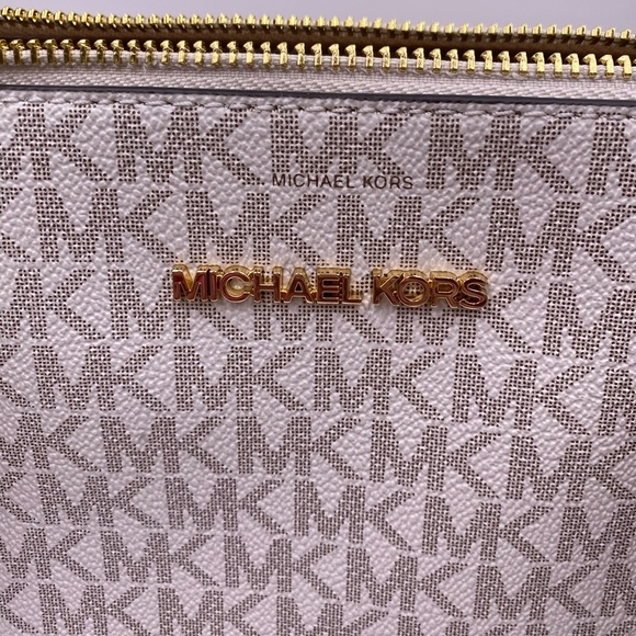 Michael Kors Charlotte Tote Vanilla - Picture 8 of 9